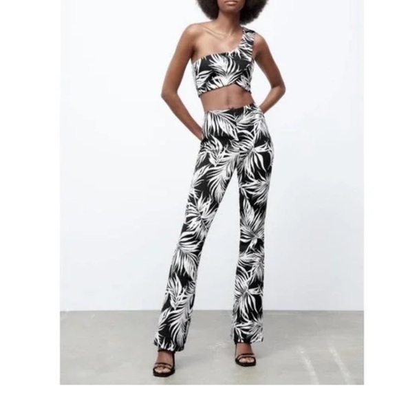 Zara Pants - Zara Jacquard Tropical Print Flare Pants | large